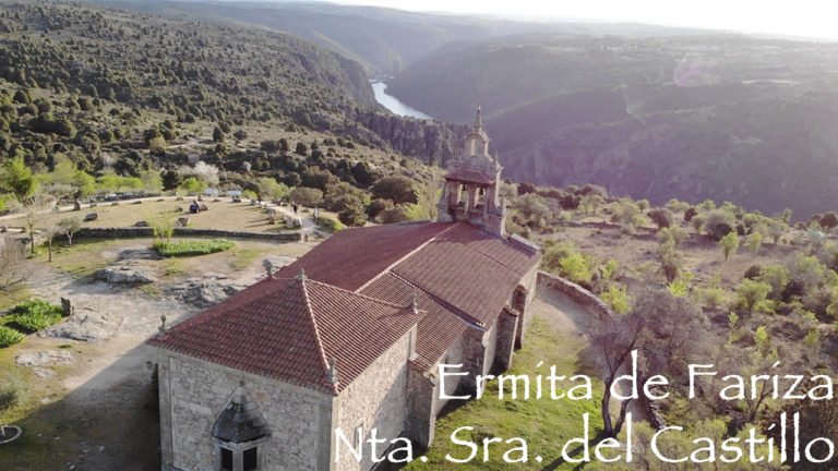 Ermita de Nuestra Señora del Castillo en Fariza vista desde un dron