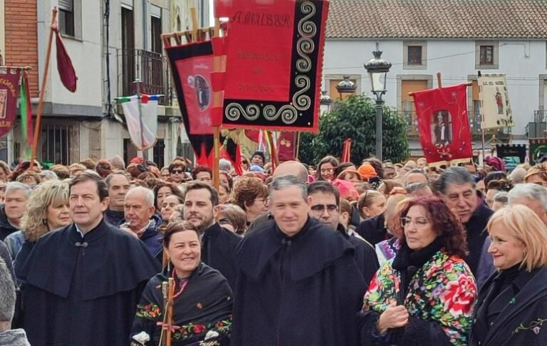 La Águeda Mayor y las autoridades salen del Ayuntamiento de Bermillo de Sayago en el Encuentro Provincial de Águedas de 2026