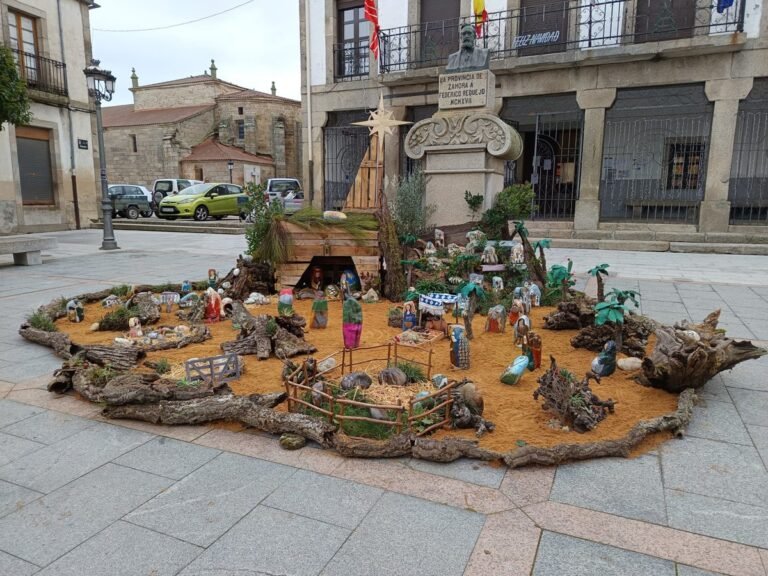 Belén de piedras montado por La Mayuela en la plaza de Requejo de Bermillo de Sayago en 2025