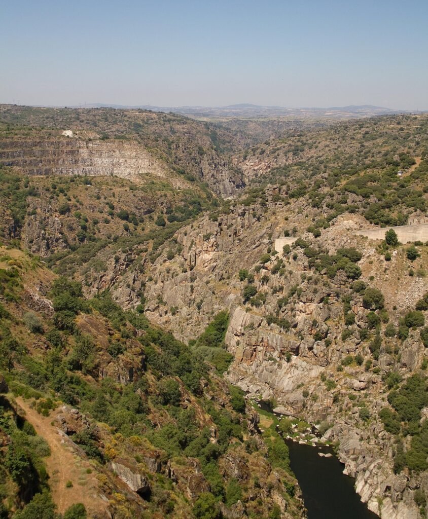 Cañón del río Tormes visto desde el mirador de la presa de Almendra